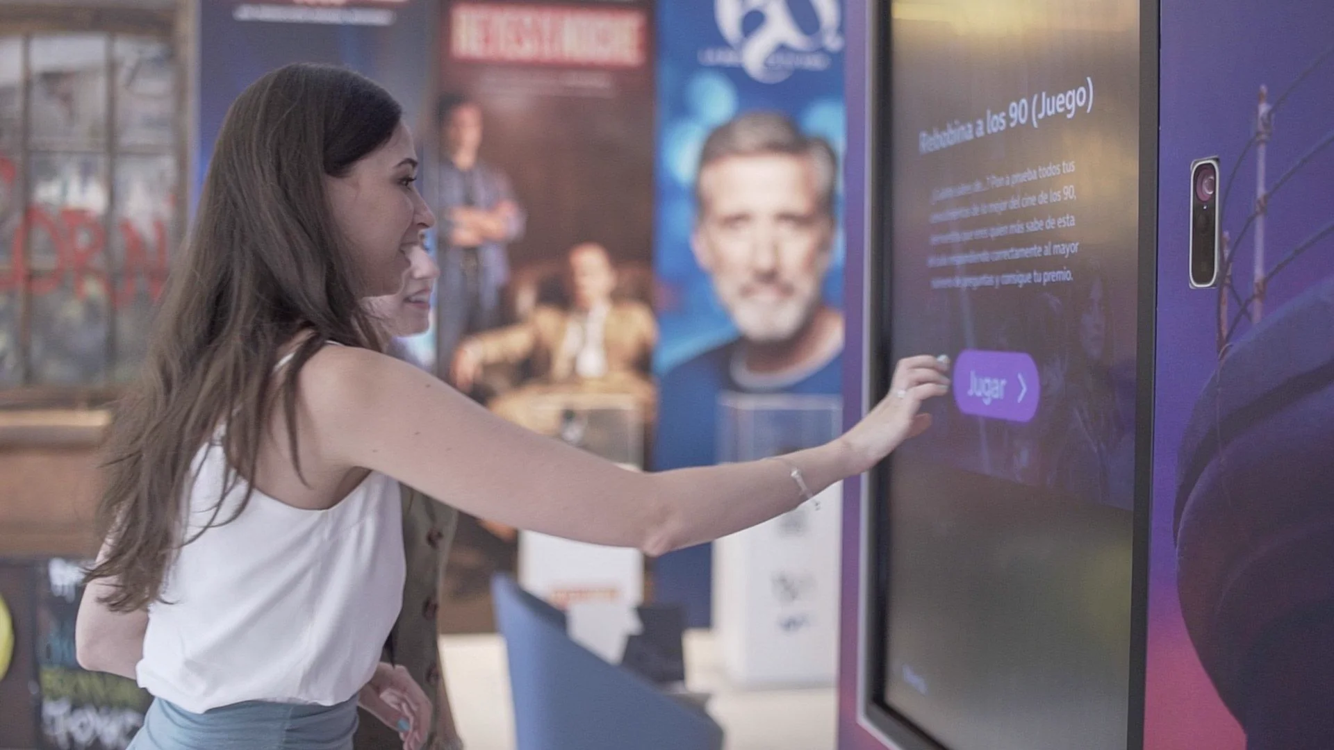 Augmented reality in advertising with interactive content