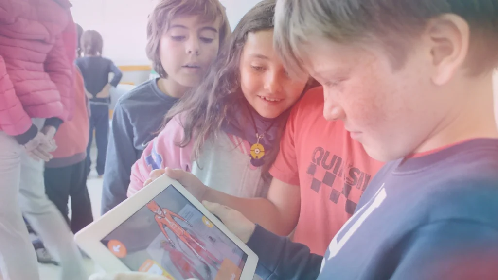 Cómo la tecnología para niños potencia el desarrollo infantil: Soluciones prácticas para padres